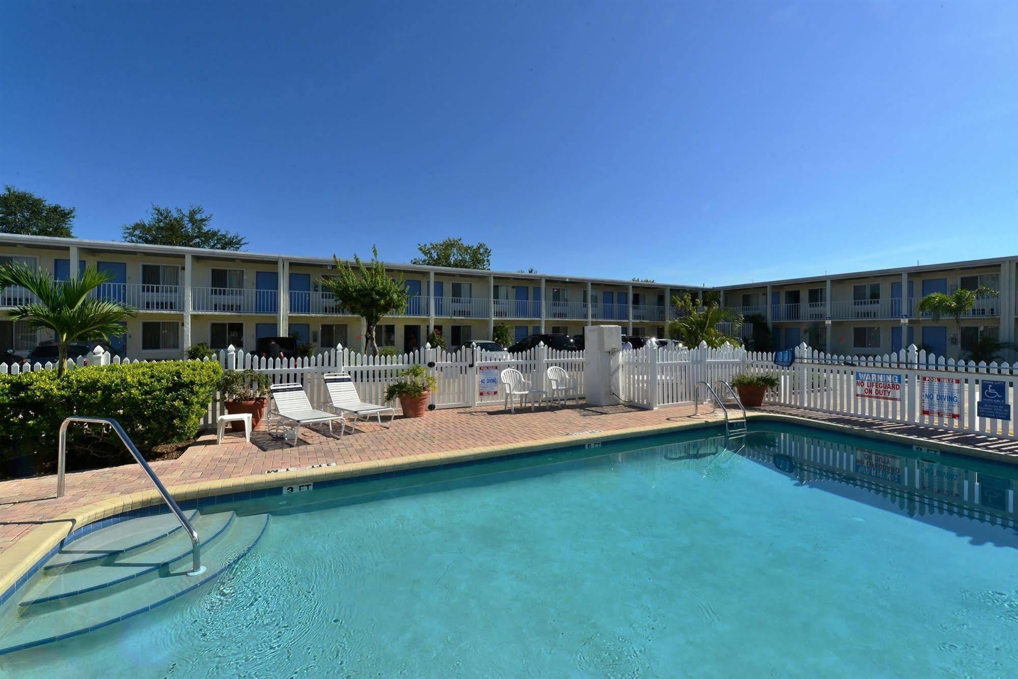 Americas Best Value Inn Bradenton-Sarasota Екстер'єр фото